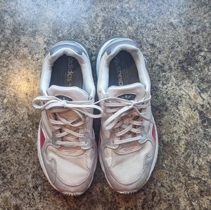 Adidas Originals Women's Falcon size 10